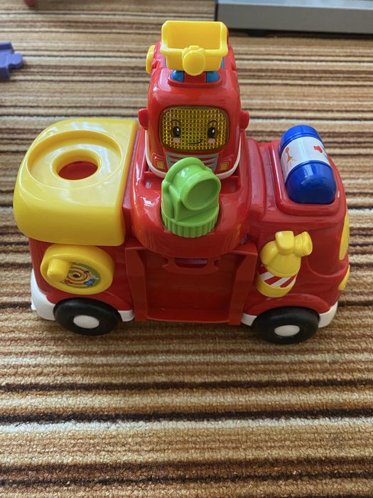 Пожежна машина Vtech та елементи треку