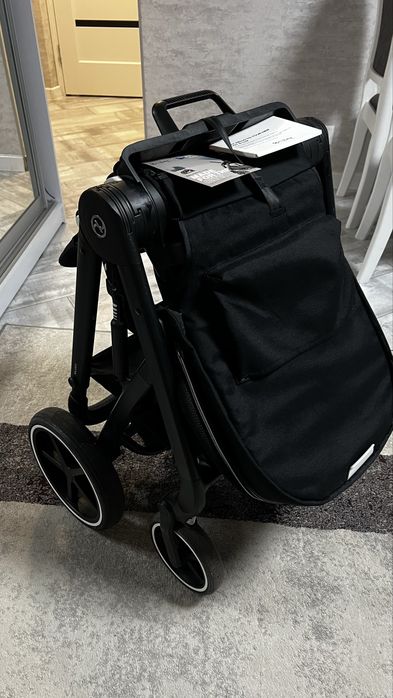 Продам коляску прогулку Cybex balios S Lux 2024 чёрную