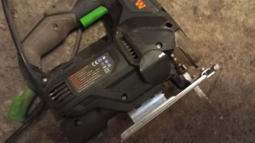 Wyrzynarka sieciowa marki Niteo Tools. 
Moc: 710 W.