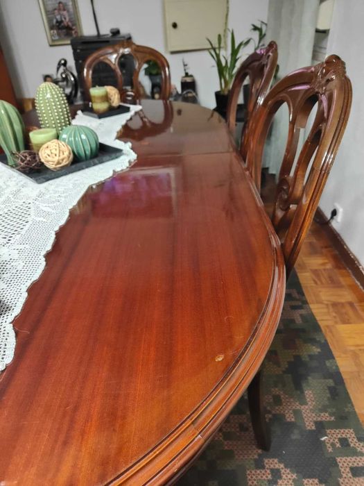 Mesa de jantar extensível em madeira estilo mogno + 6 cadeiras