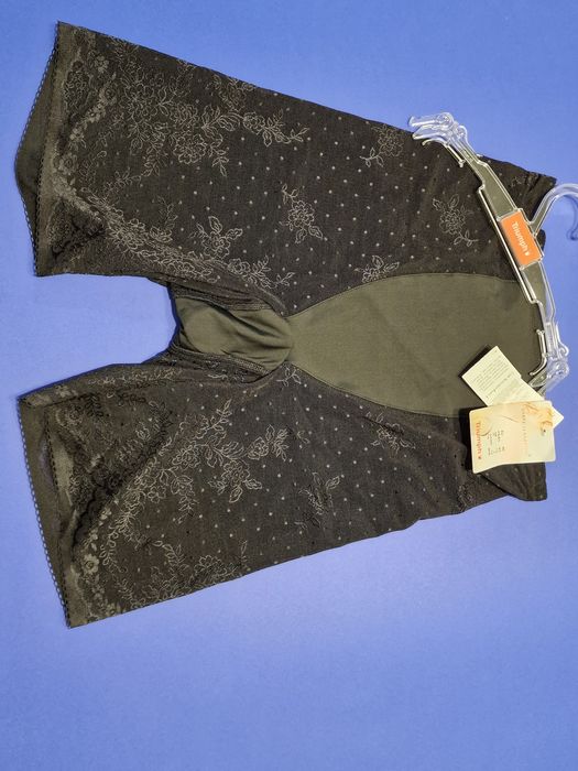 Długie modelujące majtki 40 Triumph śliczne, mocna koronka spodenki