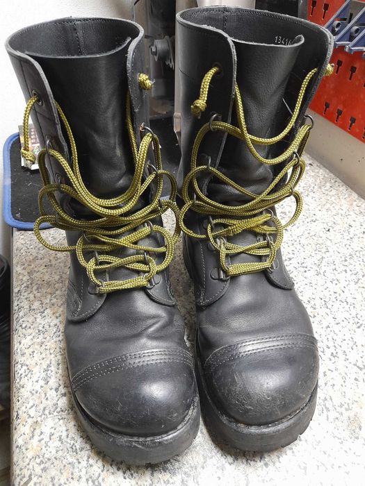 Botas de paraquedista novas n° 37 e n° 41. Troco por 39/40