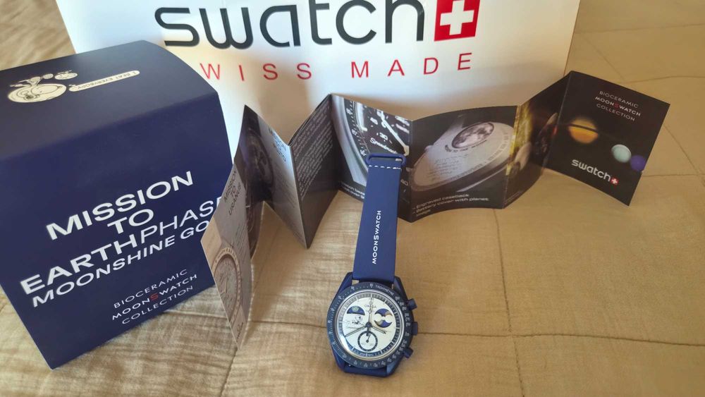 Relógio Omega-Swatch – Mission To EarthPhase – Moonshine Gold Castor (azul Marinho)