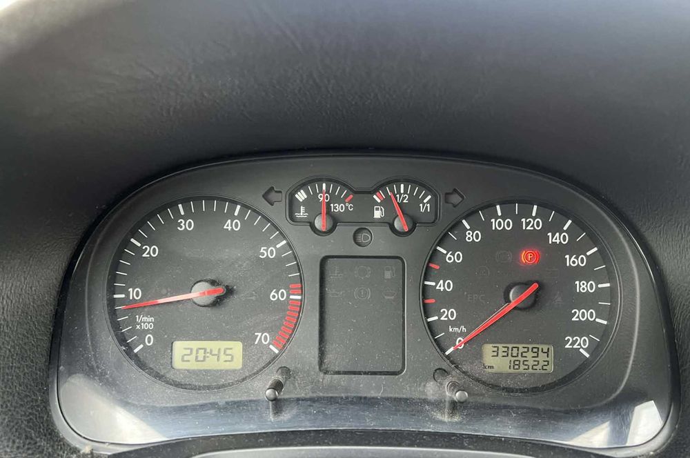 VW Golf IV 1.4 16v A/C direçao asssitida  Nacional