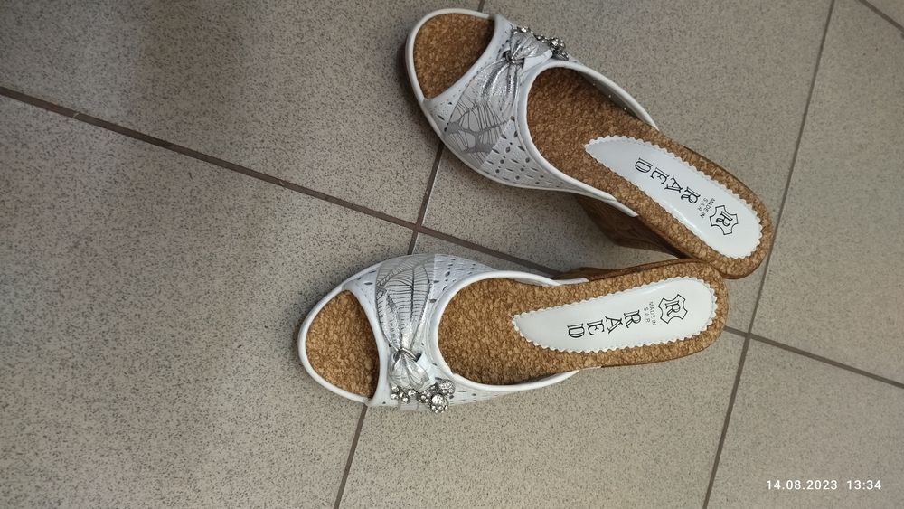 Продам жіночі шлепанці