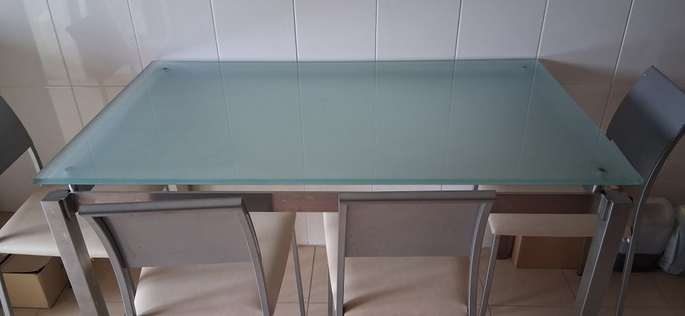 Mesa em inox e 4 cadeiras para cozinha