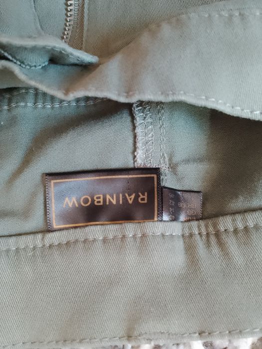 Spodnie z przetarciami dziurami khaki