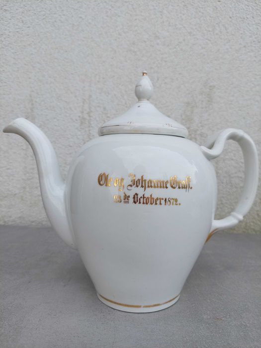 Dziewiętnastowieczny porcelanowy dzbanek z cukiernicą
