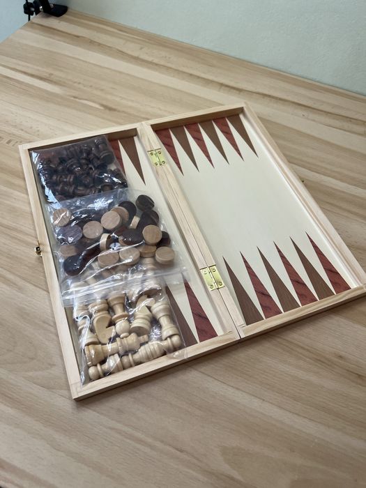 Szachy, warcaby, backgammon (3w1)- 24×24cm