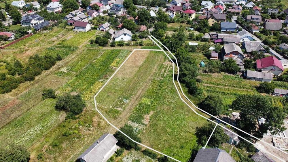 Продаж земельної ділянки Микитинці, центр села, 18 соток, під будівництво, комунікації, 2 заїзди, асфальт