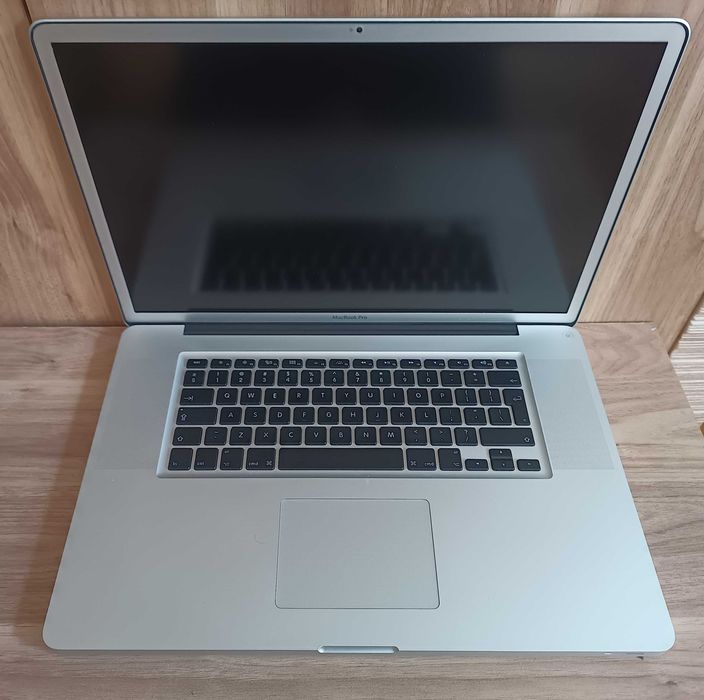  Apple MacBook Pro 17" A1297 i7 Mac OS HDD 320GB