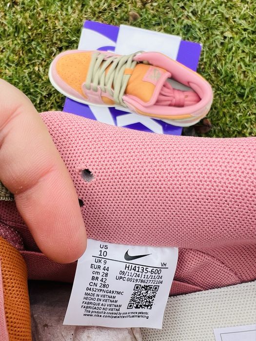 Nike SB Dunk Low Pro “Red Stardust”