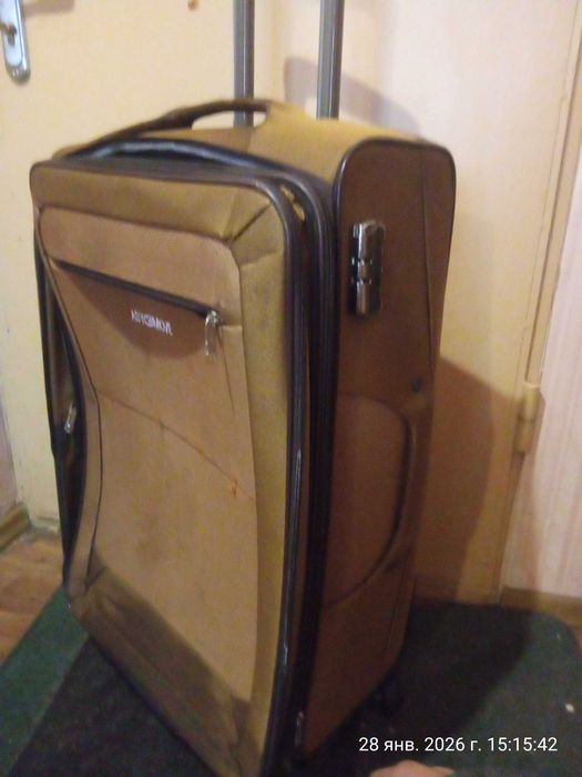 Дороженвй чемодан продам на колёсиках