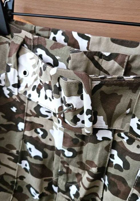 Камуфляжные широкие брюки с высокой посадкой Asos, р. XS/S