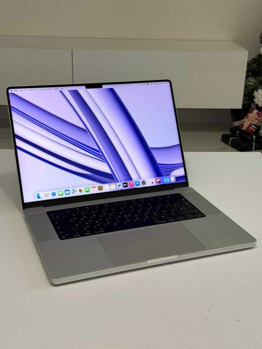 MacBook Pro 16" 2021 M1 Pro 16 gb RAM 512 gb SSD Silver 172 цикла
