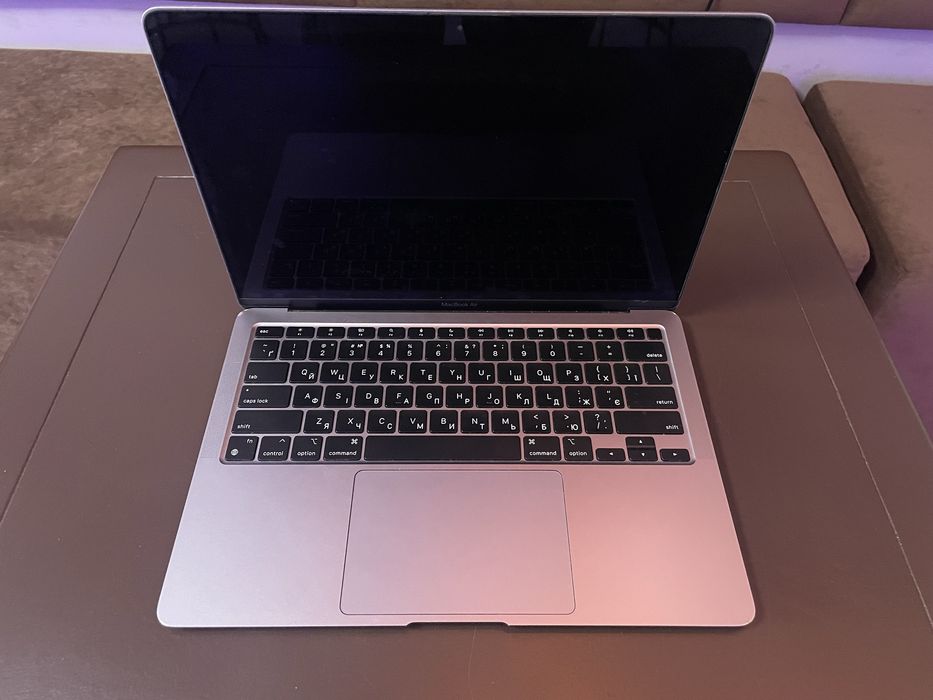 Macbook Air M1 8/256gb в хорошому стані