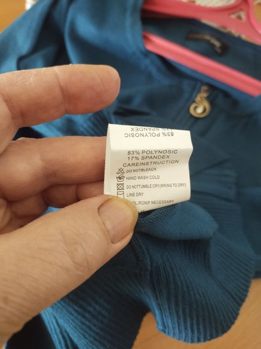 Чорний полувер та синій