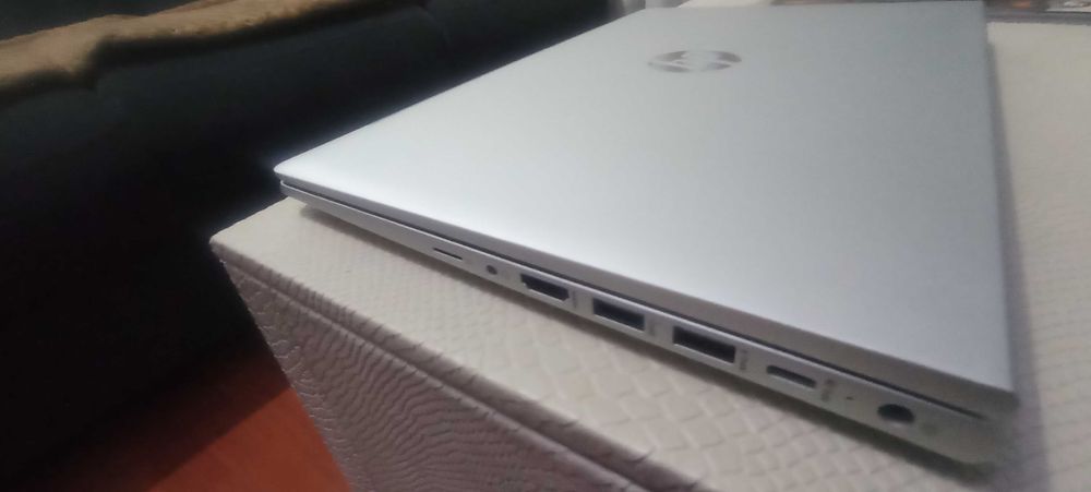 Portatil HP 11th Gen Intel(R) Core(TM) i5-1135G7  2.40GHz (2.42 GHz)