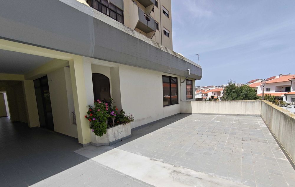 Excelente Loja para Arrendamento no Alto do Forno – Localização Central, Figueira da Foz