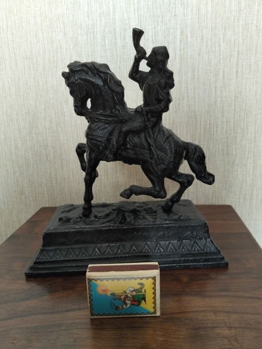 Скульптура вершник силумін