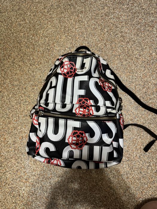 Женский рюкзак guess