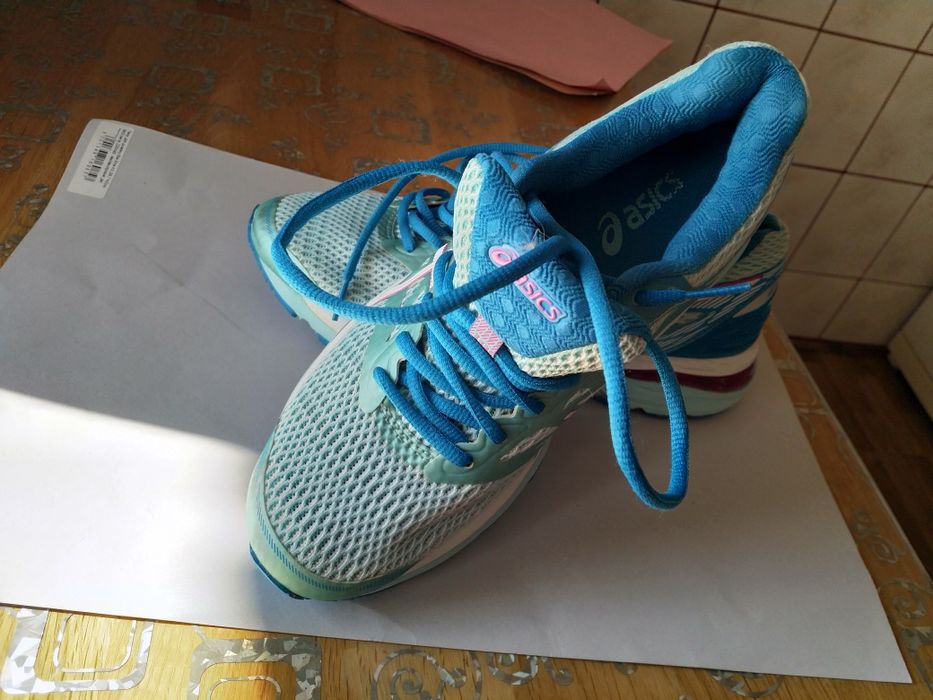 Продам кросівки ASICS 38 розмір