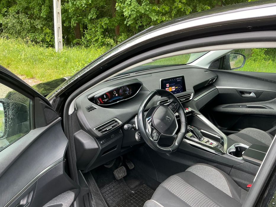 Peugeot 3008 BlueHDi 130 Start & Stop EAT8 Active Business-Paket 2019 rok