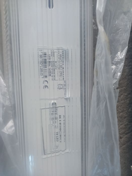 Armaduras e lâmpadas led