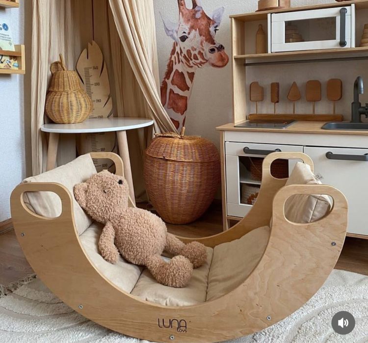 Качалка Luna Toys біла з натуральним деревом та матрасик