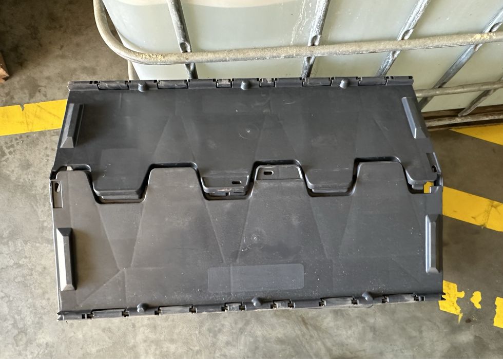 Caixa plástica com tampa