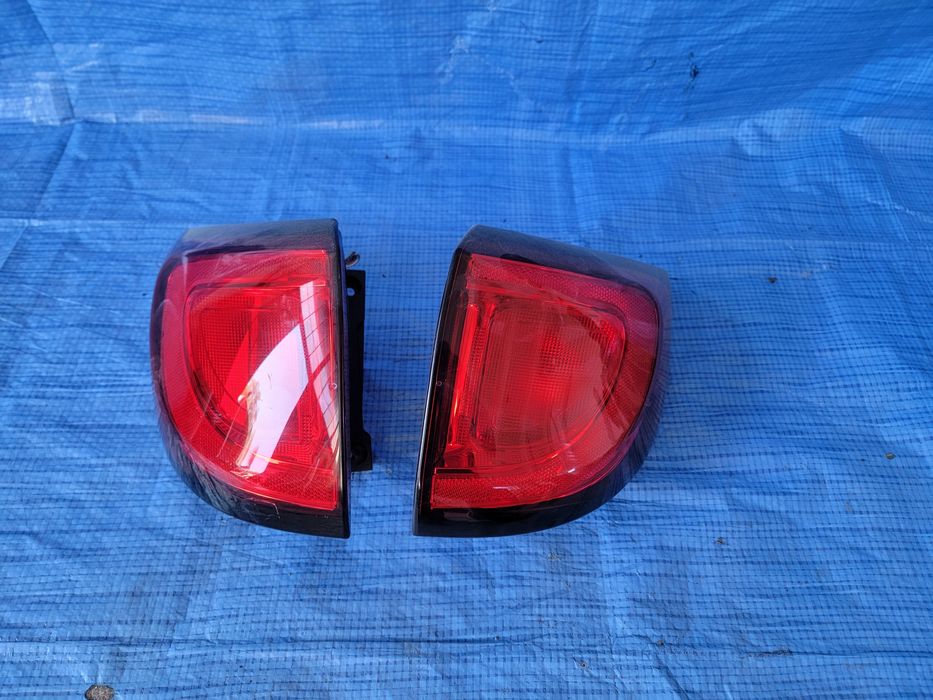 Chrysler Pacifica 16-24 lampa tył tylna prawa lewa w błotnik LED