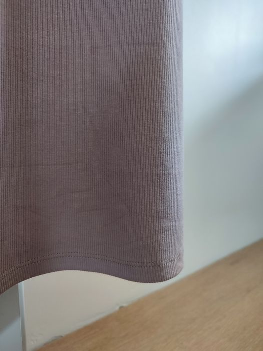 Prążkowana prosta sukienka z wiskozy Mango roz. L