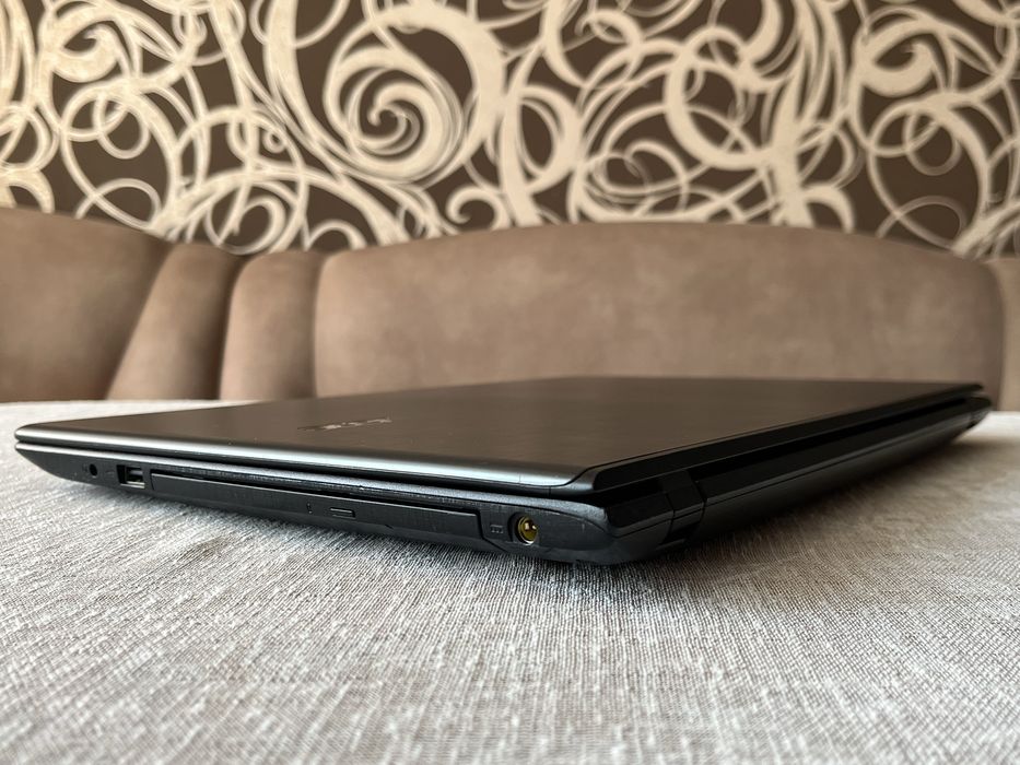 Игровой ноутбук 15.6" Acer Aspire Е15 на Intel i7-7500U с Nvidia 940MX / 8ОЗУ / 256SSD / FullHD