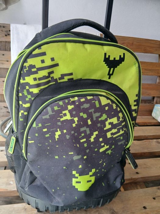 Mochila escolar menino
