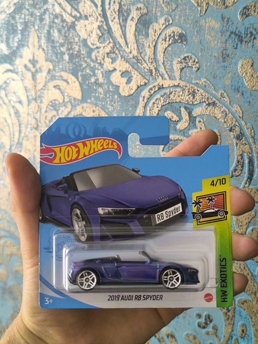Audi R8 spyder hot wheels mainline granatowa