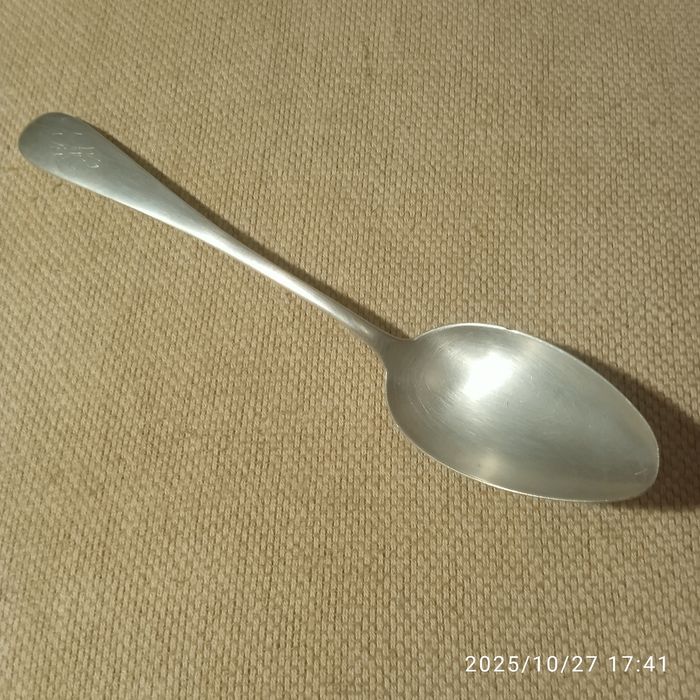 Серебряная столовая ложка.