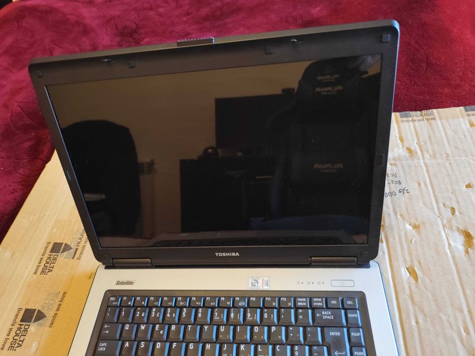 Portátil Toshiba Satellite para Peças – Não Liga