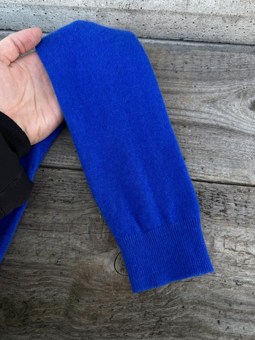 Niebieski kobaltowy kaszmirowy sweter w serek, 100% kaszmir, rozmiar M