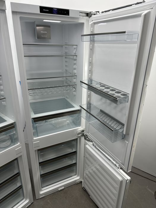 2024р/Вбудований холодильник Miele KFN7734!