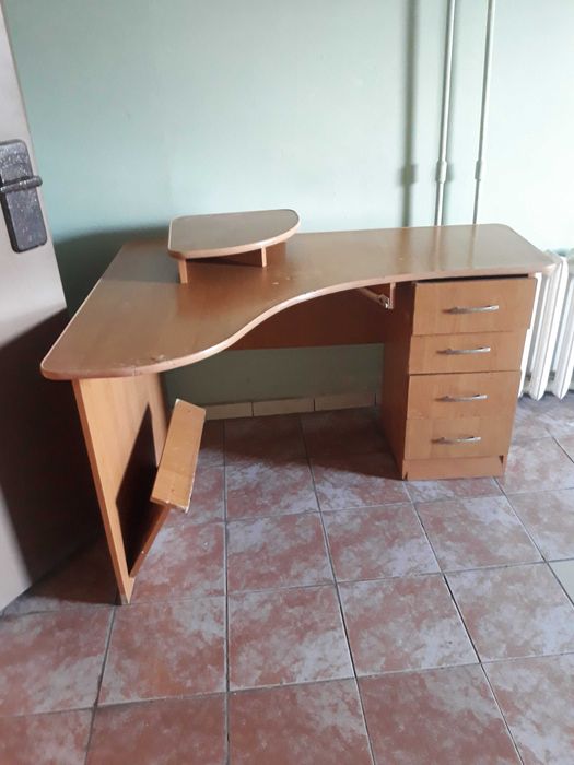 Продам письменеый стол