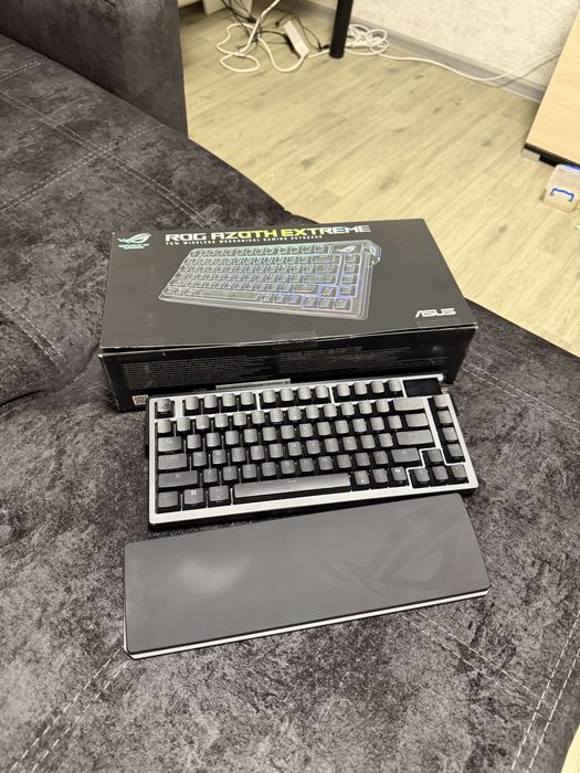 ASUS ROG Azoth Extreme — топовая игровая механическая клавиатура