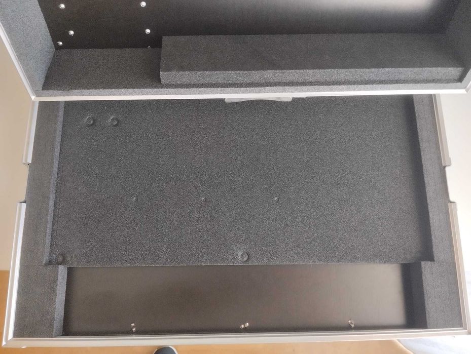 COMO NOVA!      Thon Case para Line6 Helix LT -