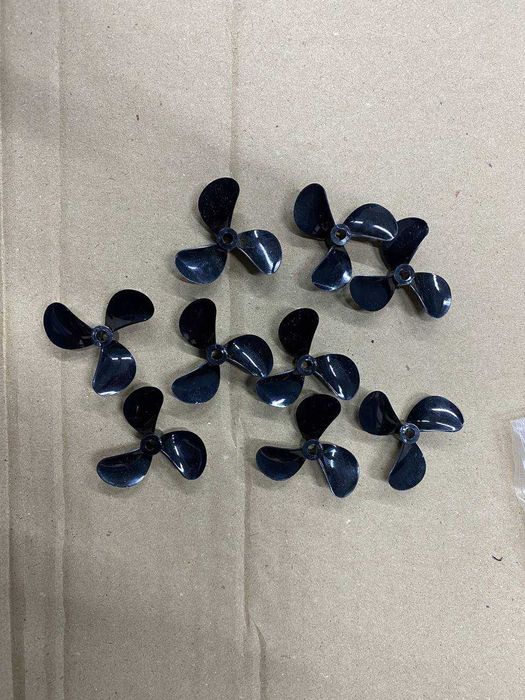 Гвинт гребний 4 на 44мм 3-х лопатевий