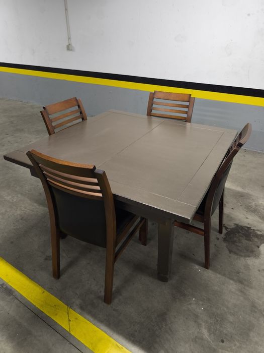 Mesa extensível + 4 cadeiras madeira
