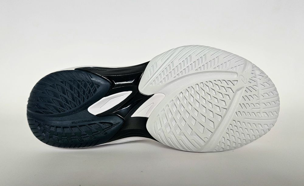 Promocja!!! Buty halowe Damskie.  Asics.  Rozmiar  39.5