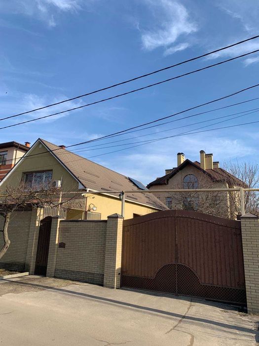 Продам два дома в одном  дворе 12соток Салтовка посёлок Кирова