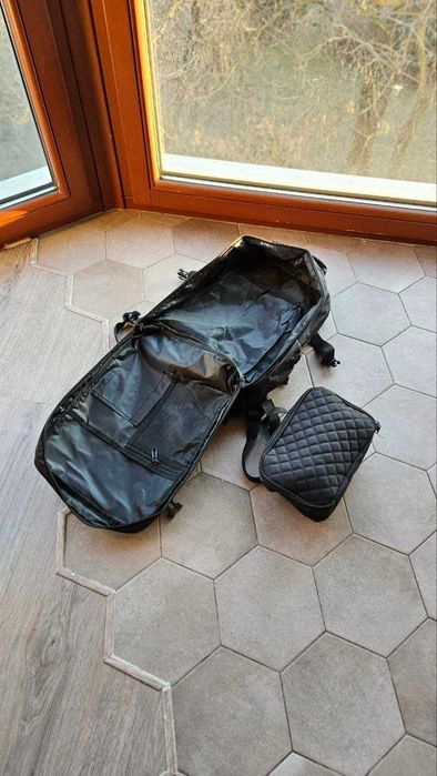 Plecak Do Samolotu 40x30x20 Turystyczny USB 2w1 Zestaw z Kosmetyczką