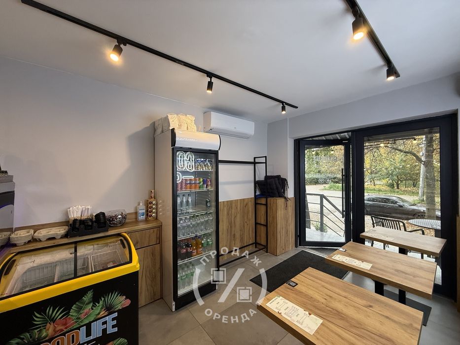 Фасад біля дверей АТБ! Діюча кав’ярня Goodlife, окупність менше 10 р.