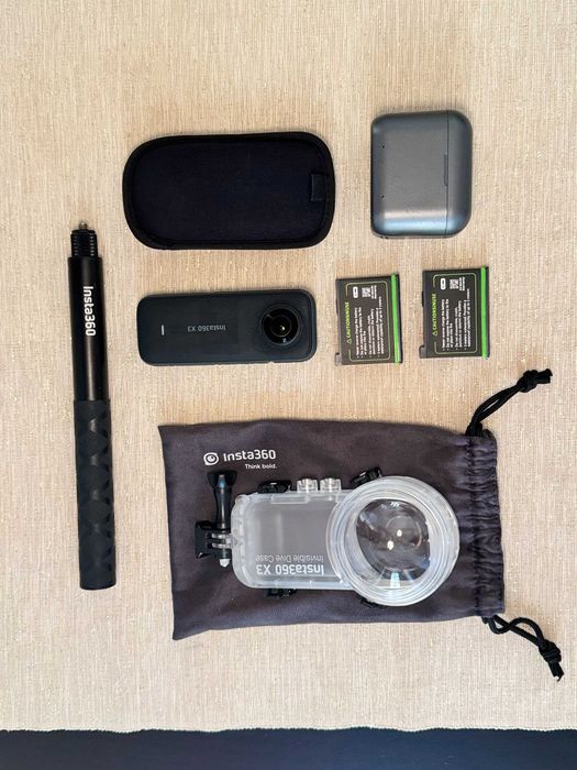 Insta360 x3 com capa de mergulho
