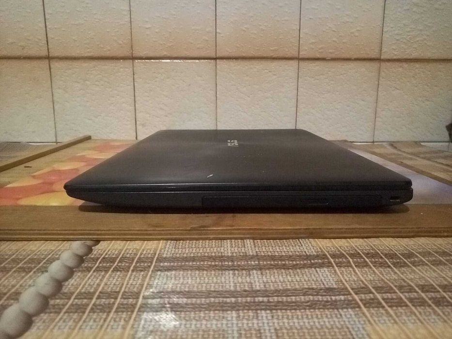 Ноутбук Asus X553M. 17"/Core Quad 2.6 GHz/4ГБ/750Gb/Windows 11